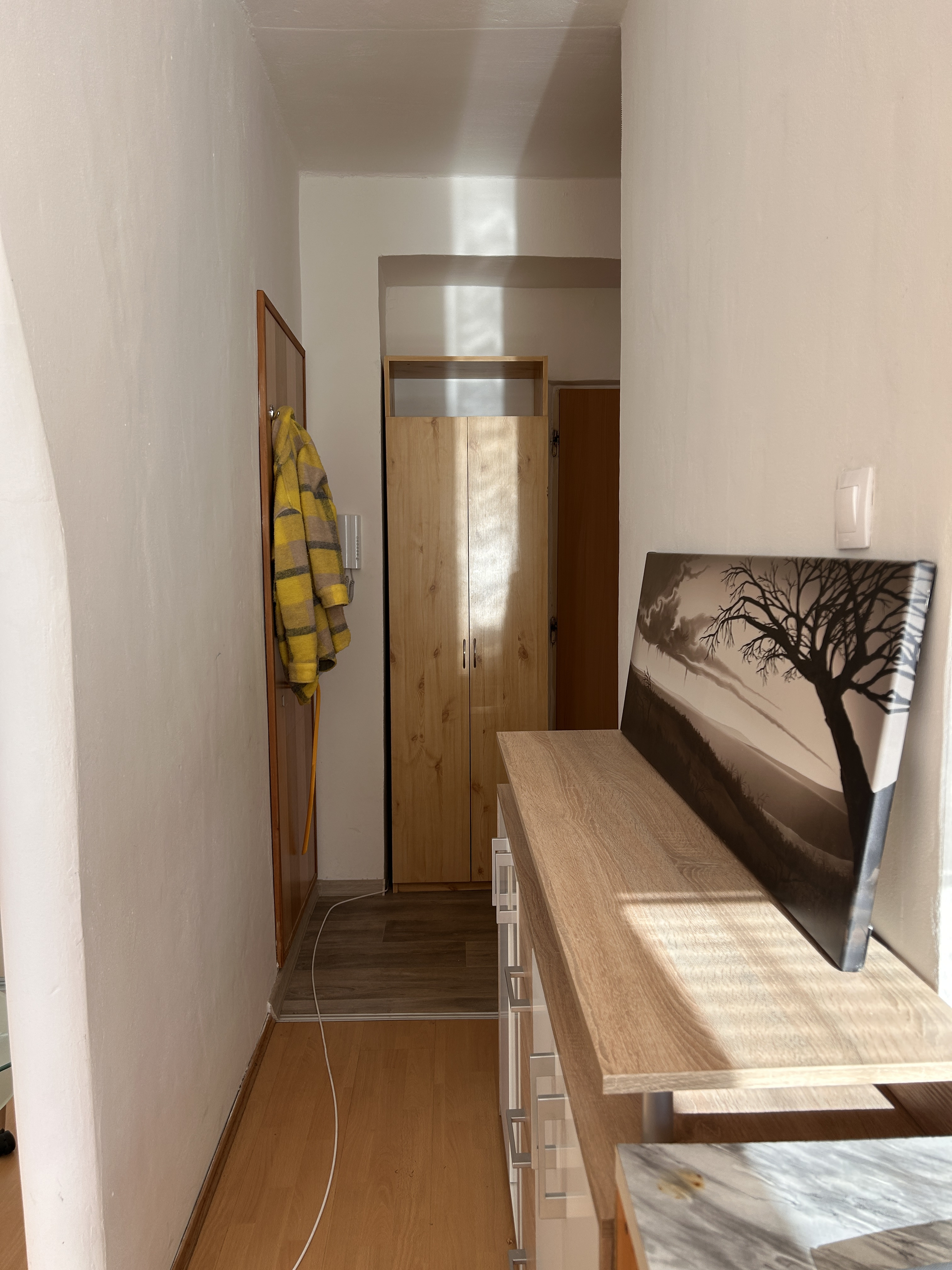 ZNIŽENÁ CENA - 2 - izbový byt po rekonštrukcii s novým balkónom Valaská