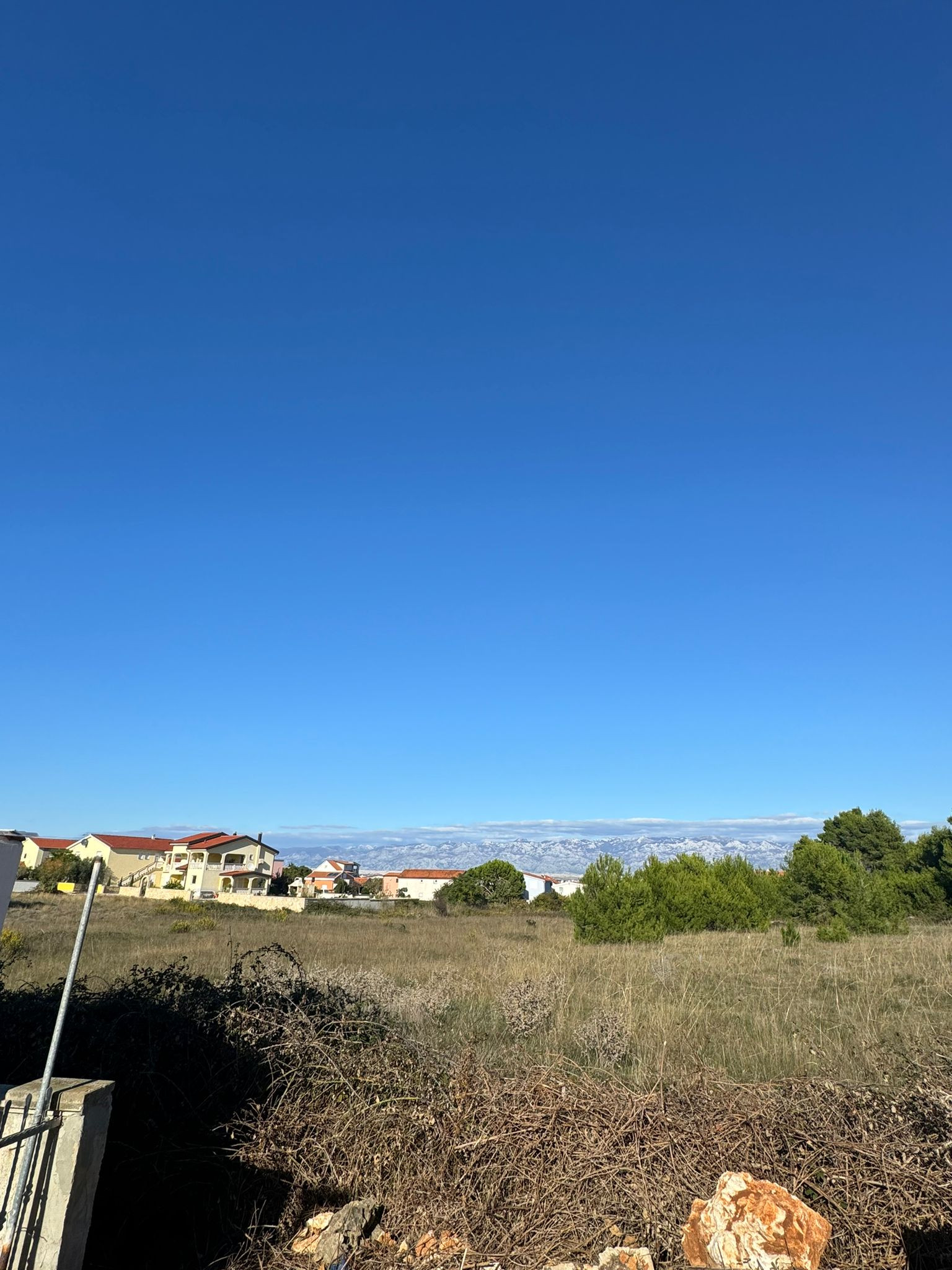 CHORVÁTSKO - EXKLUZÍVNE NA PREDAJ 4-IZBOVÝ APARTMÁN S VÝHĽADOM NA MORE, OSTROV VIR