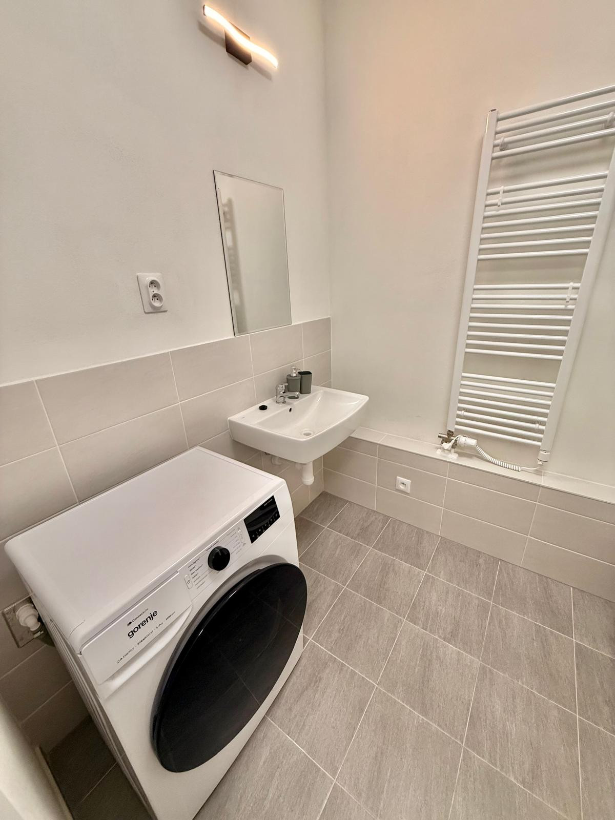 Rezervovaný - Krásny 1 izbový byt na predaj ZARIADENIE V CENE - Kasárne