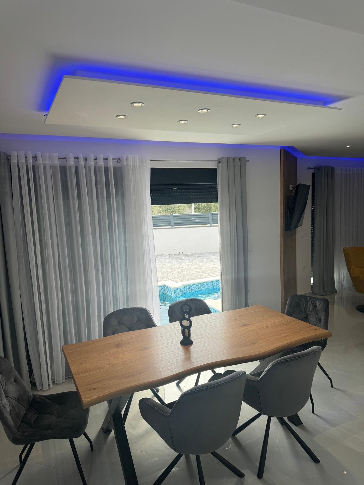 EXKLUZÍVNA NOVOSTAVBA S BAZÉNOM - OSTROV VIR, CHORVÁTSKO