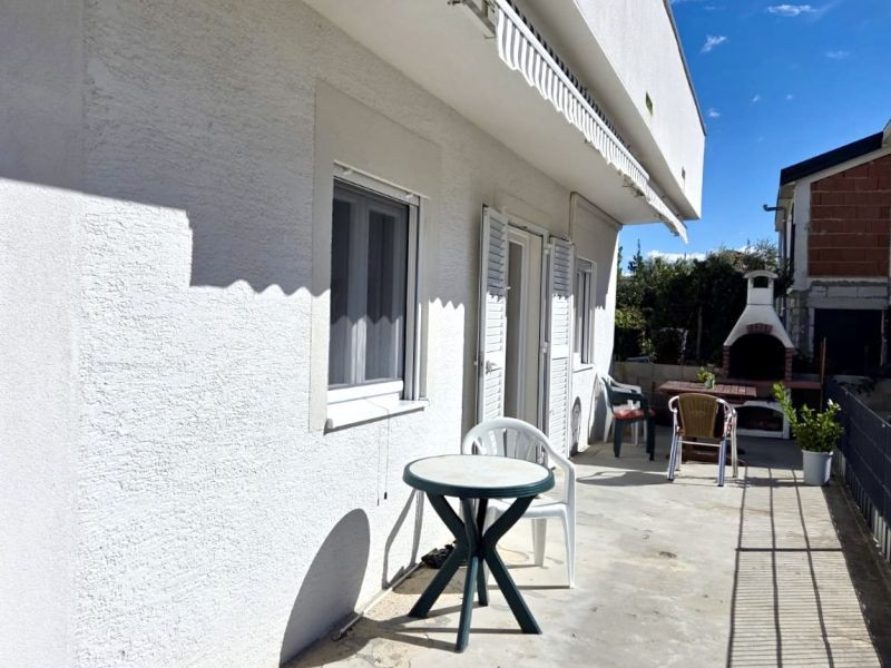 Chorvátsko- Dom s výhľadom na more blízko pláže na ostrove Vir