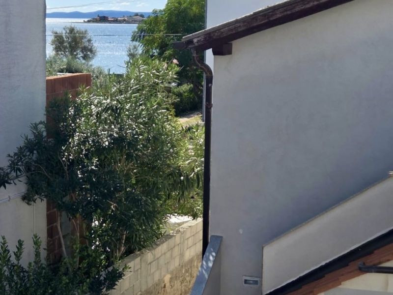 Chorvátsko- Dom s výhľadom na more blízko pláže na ostrove Vir