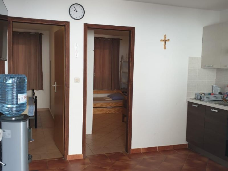 Chorvátsko, ostrov Vir - Na predaj útulný trojizbový apartmán len 30m od mora!