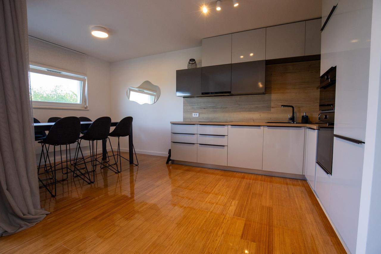 Chorvátsko - Luxusný Apartmán pri Mori so Záhradou a Garážou – Zadar, Diklo