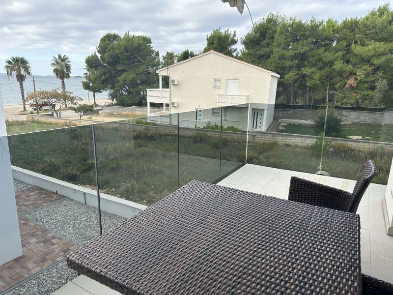 Chorvátsko , ostrov Vir - Na predaj trojizbový apartmán s výhľadom na more