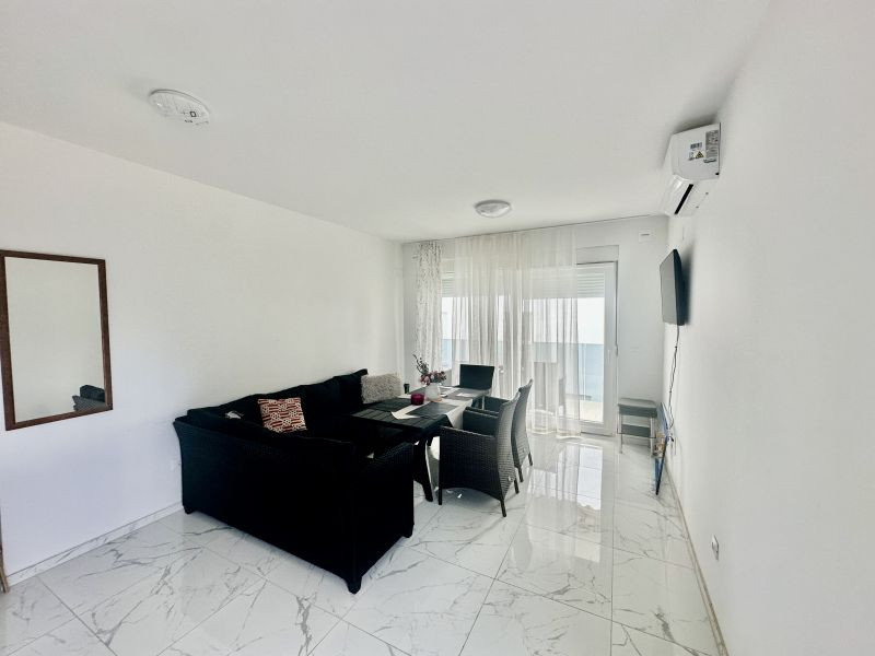 Chorvátsko , ostrov Vir - Na predaj trojizbový apartmán s výhľadom na more