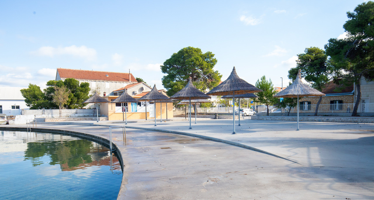 Chorvátsko, ostrov Murter - Exluzívne na predaj prízemný rodinný dom pri pláži