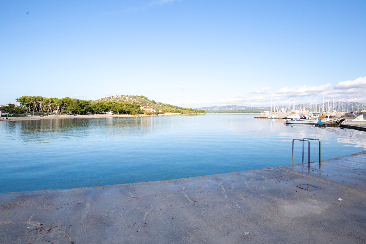 Chorvátsko, ostrov Murter - Exluzívne na predaj prízemný rodinný dom pri pláži