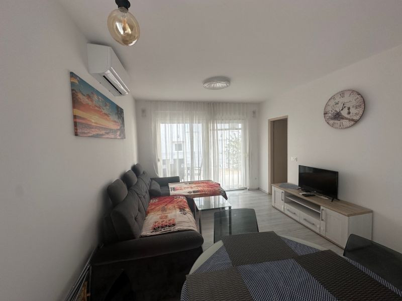 CHORVÁTSKO : VIR – PRÍZEMNÝ APARTMÁN S TERASOU, IBA 70 M OD MORA!