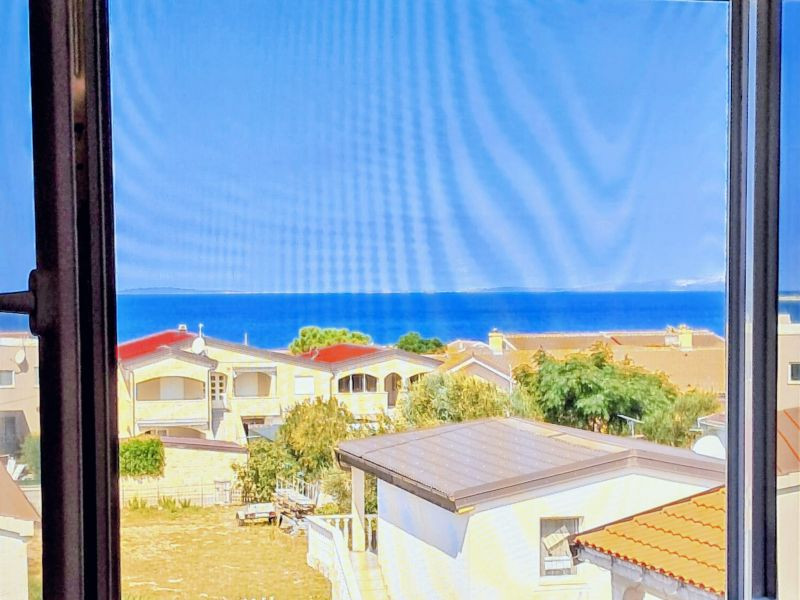 CHORVÁTSKO, OSTROV VIR  NA PREDAJ ŠTÝLOVÝ APARTMÁN S VÝHĽADOM NA MORE