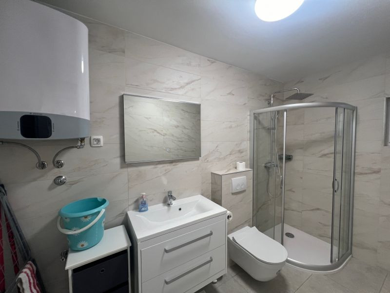 Chorvátsko, ostrov Vir - Na predaj novostavba apartmánu s vlastnou záhradou za TOP cenu!