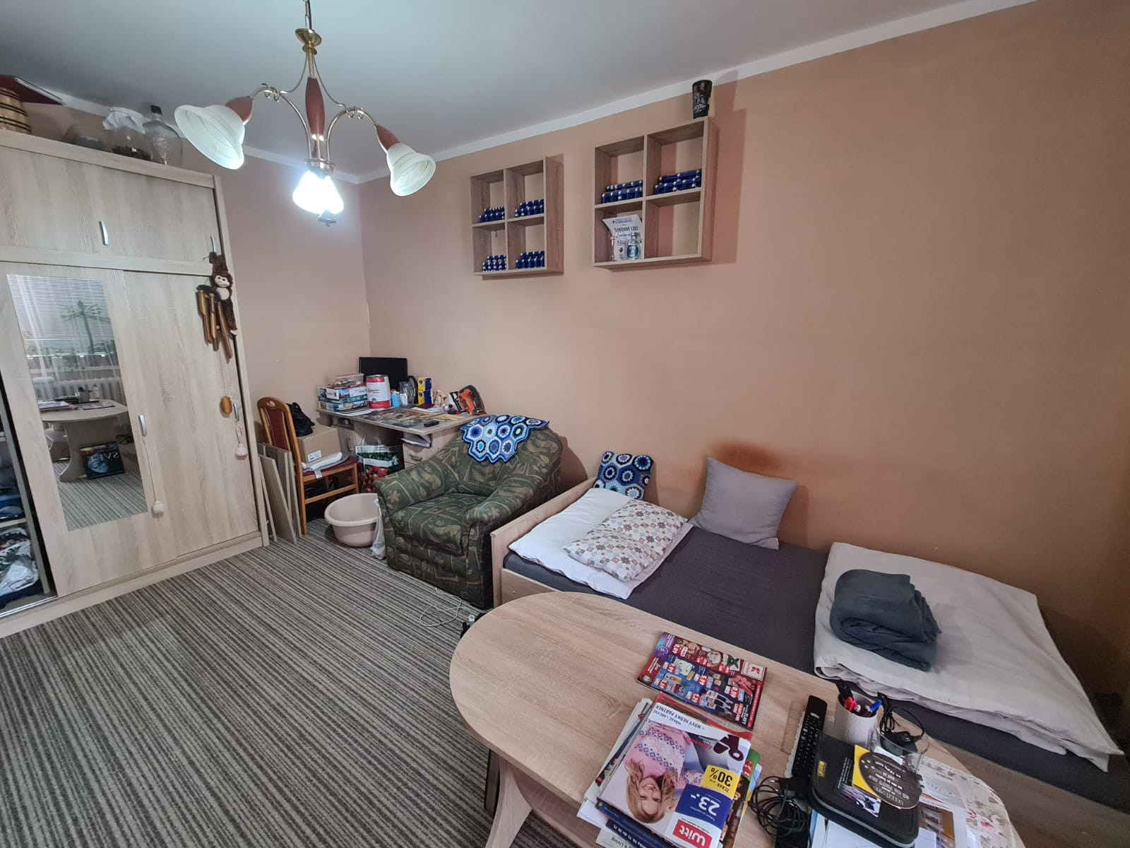 Pôvodný 2-izbový byt s južnou loggiou a nízkymi nákladmi – centrum Brezna - PREDAJ