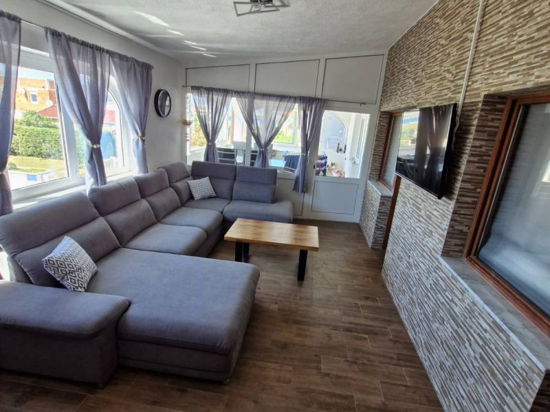 Chorvátsko, ostrov Vir - Na predaj priestranný apartmán s výhľadom na more!