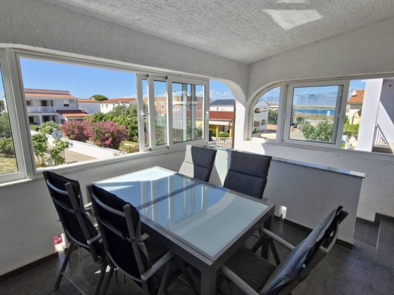 Chorvátsko, ostrov Vir - Na predaj priestranný apartmán s výhľadom na more!