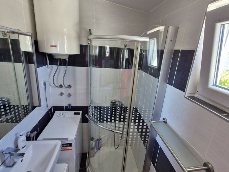 Chorvátsko, ostrov Vir - Na predaj priestranný apartmán s výhľadom na more!