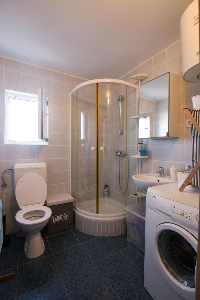 Chorvátsko , Petrčane - Na predaj zariadený apartmán s terasou