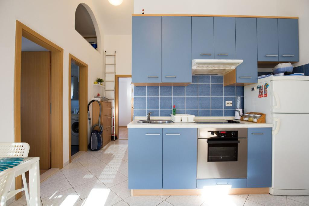 Chorvátsko , Petrčane - Na predaj zariadený apartmán s terasou