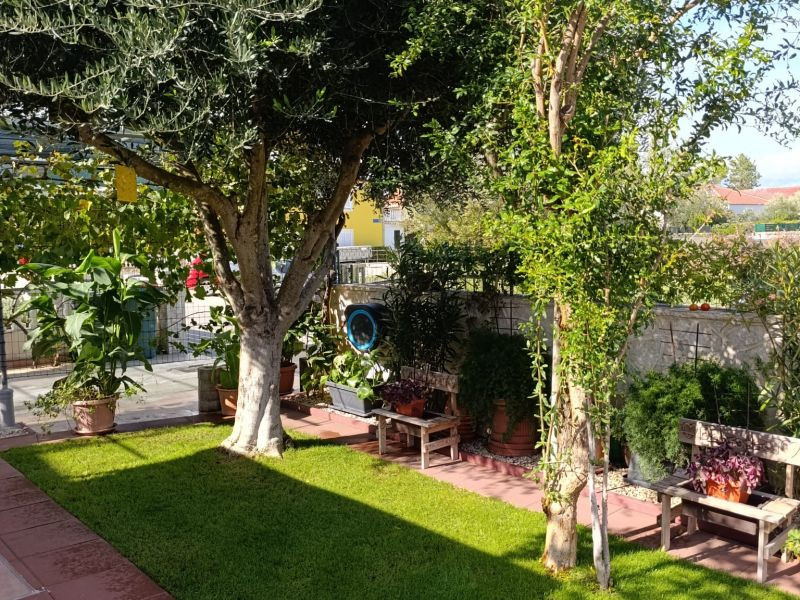Chorvátsko - Na predaj dom s dvoma apartmánmi len 90 m od mora – Vrsi!