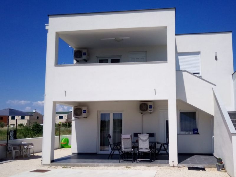 Na predaj dom 3x apartmán len 100m od mora - Chorvátsko -Privlaka