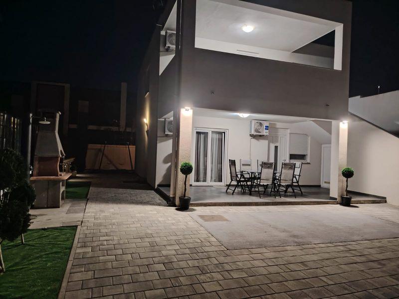 Na predaj dom 3x apartmán len 100m od mora - Chorvátsko -Privlaka