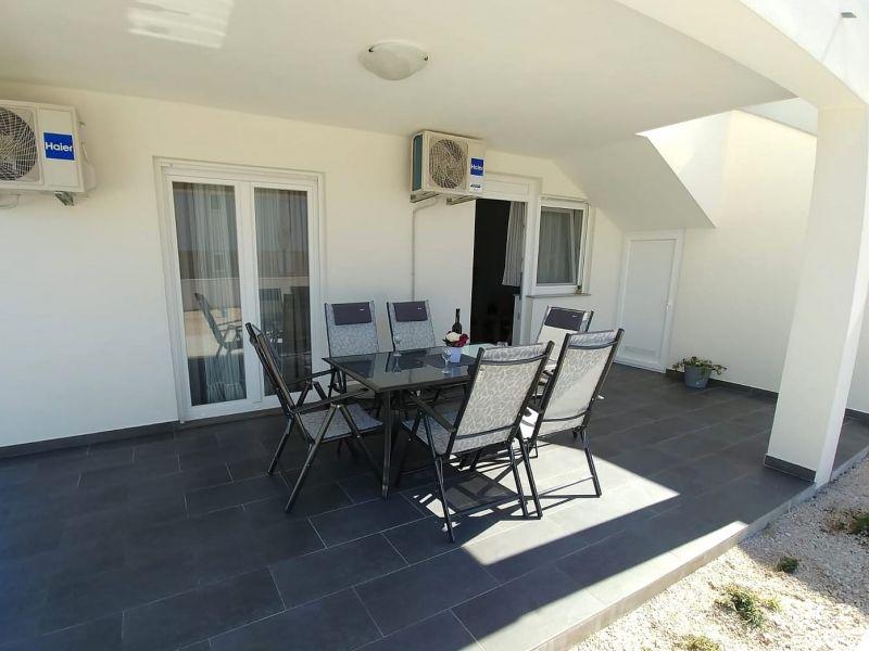 Na predaj dom 3x apartmán len 100m od mora - Chorvátsko -Privlaka