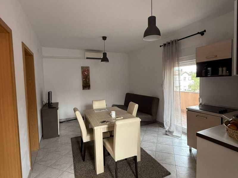 Chorvátsko - Apartmán s dvorom len 300m od mora na ostrove Vir