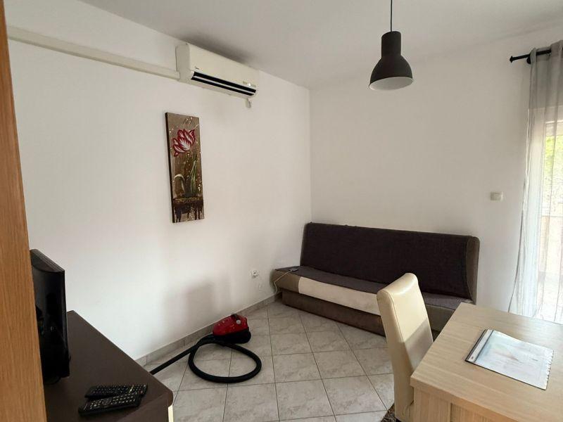 Chorvátsko - Apartmán s dvorom len 300m od mora na ostrove Vir