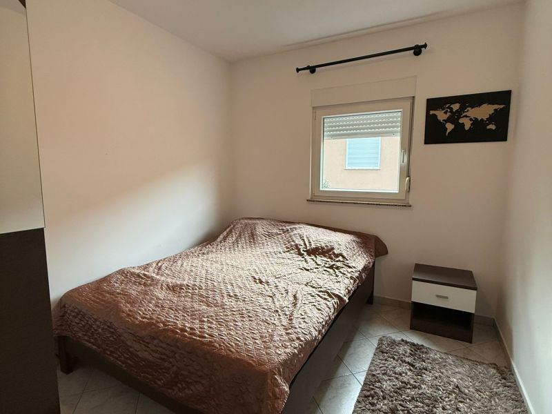 Chorvátsko - Apartmán s dvorom len 300m od mora na ostrove Vir