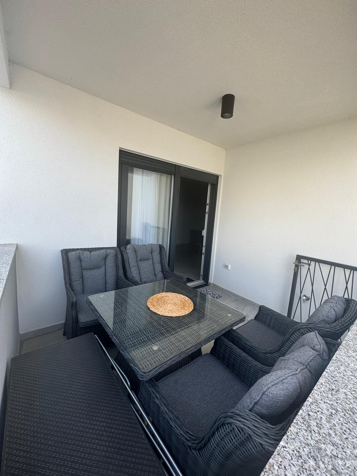 Chorvátsko - Zariadená novostavba so záhradou len 90m od pláže v Privlake