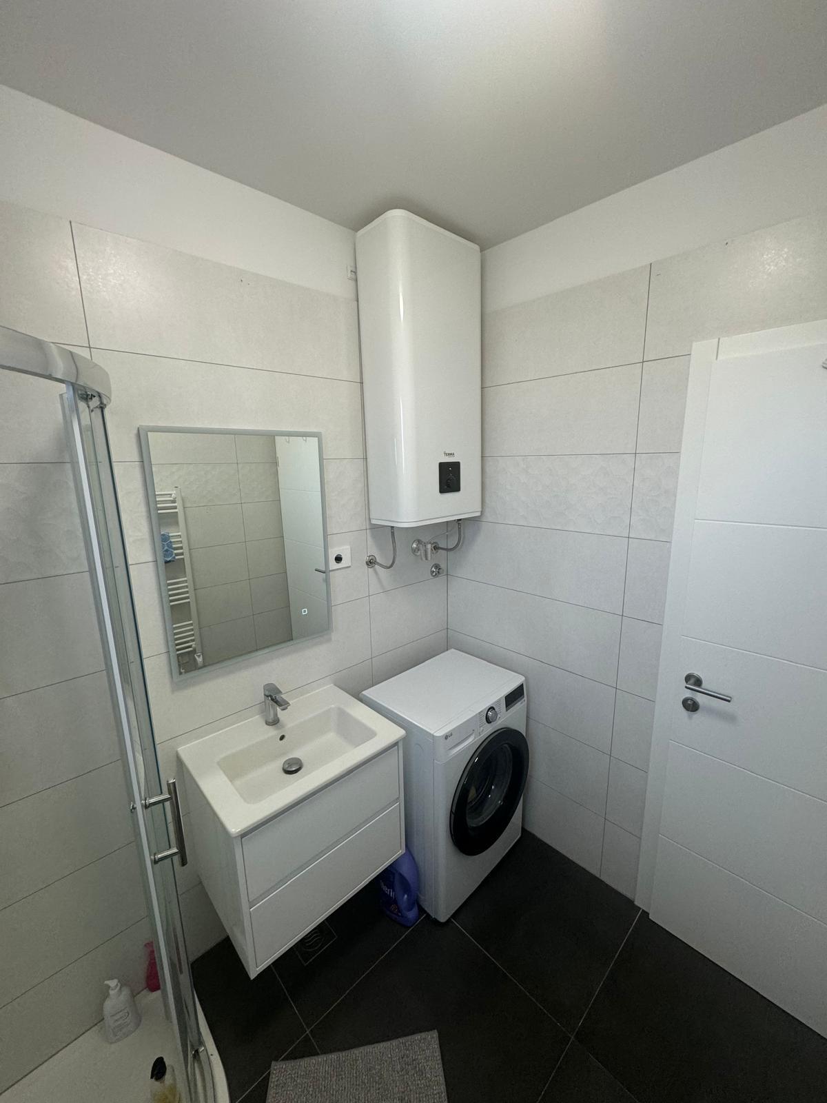 Chorvátsko - Zariadená novostavba so záhradou len 90m od pláže v Privlake