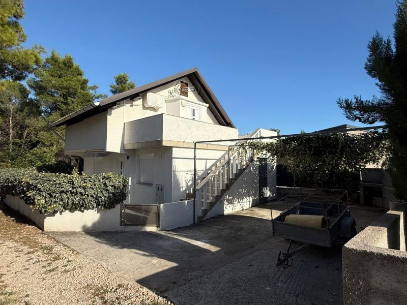 Chorvátsko - Dom 2x apartmán, výhodná investícia na ostrove Vir