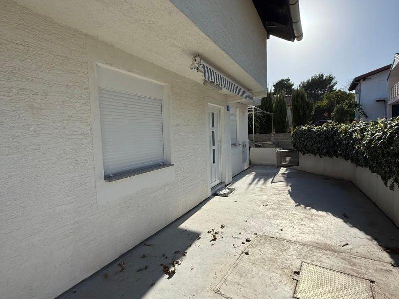 Chorvátsko - Dom 2x apartmán, výhodná investícia na ostrove Vir