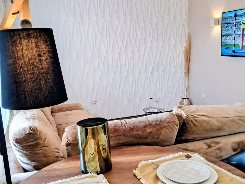 CHORVÁTSKO, OSTROV VIR  NA PREDAJ ŠTÝLOVÝ APARTMÁN S VÝHĽADOM NA MORE