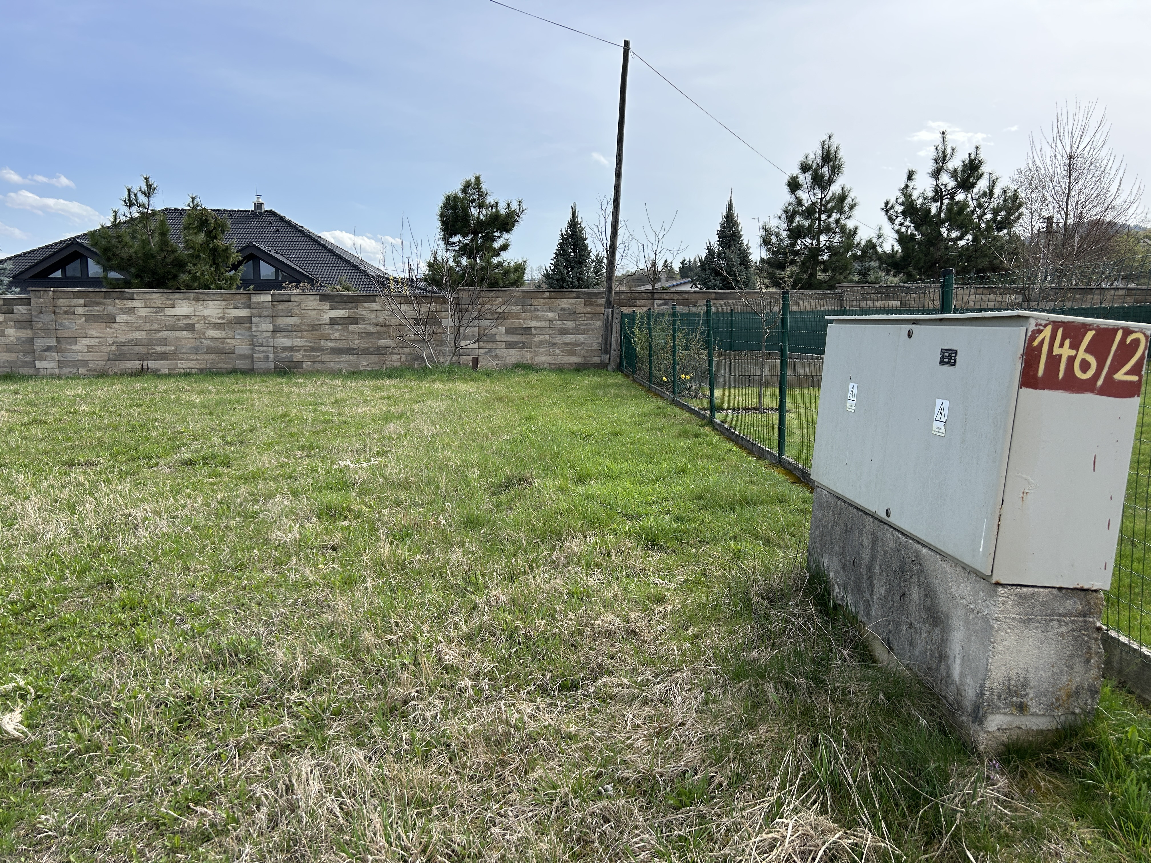 Krásny rovinatý stavebný pozemok v Brezne časť Rovne