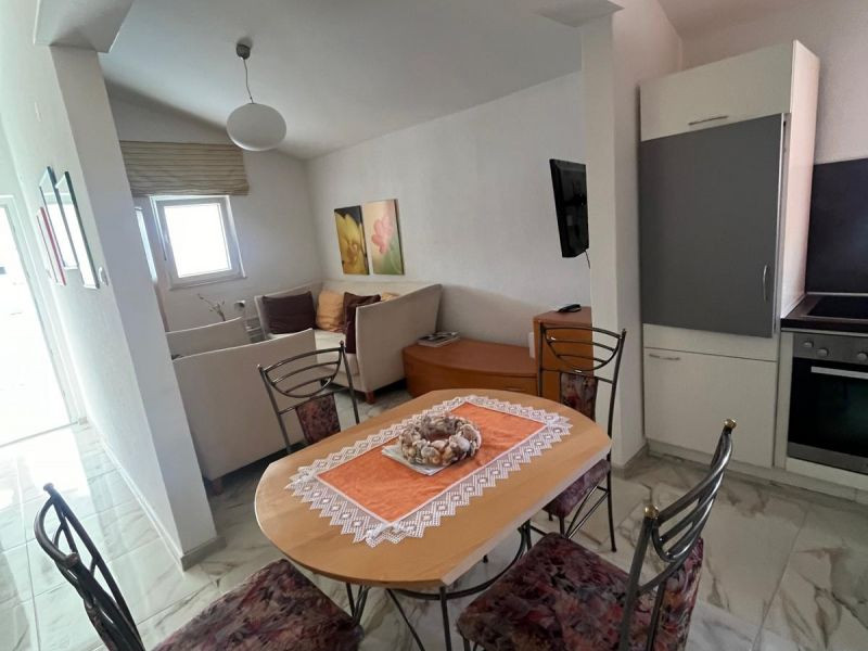 Chorvátsko, ostrov Vir - Na predaj: 3-izbový apartmán s výhľadom na more!