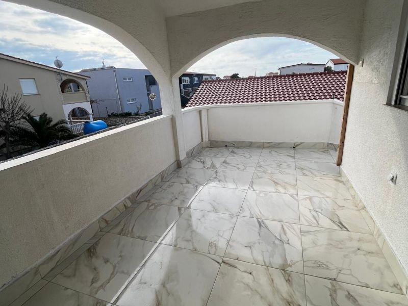 Chorvátsko, ostrov Vir - Na predaj: 3-izbový apartmán s výhľadom na more!