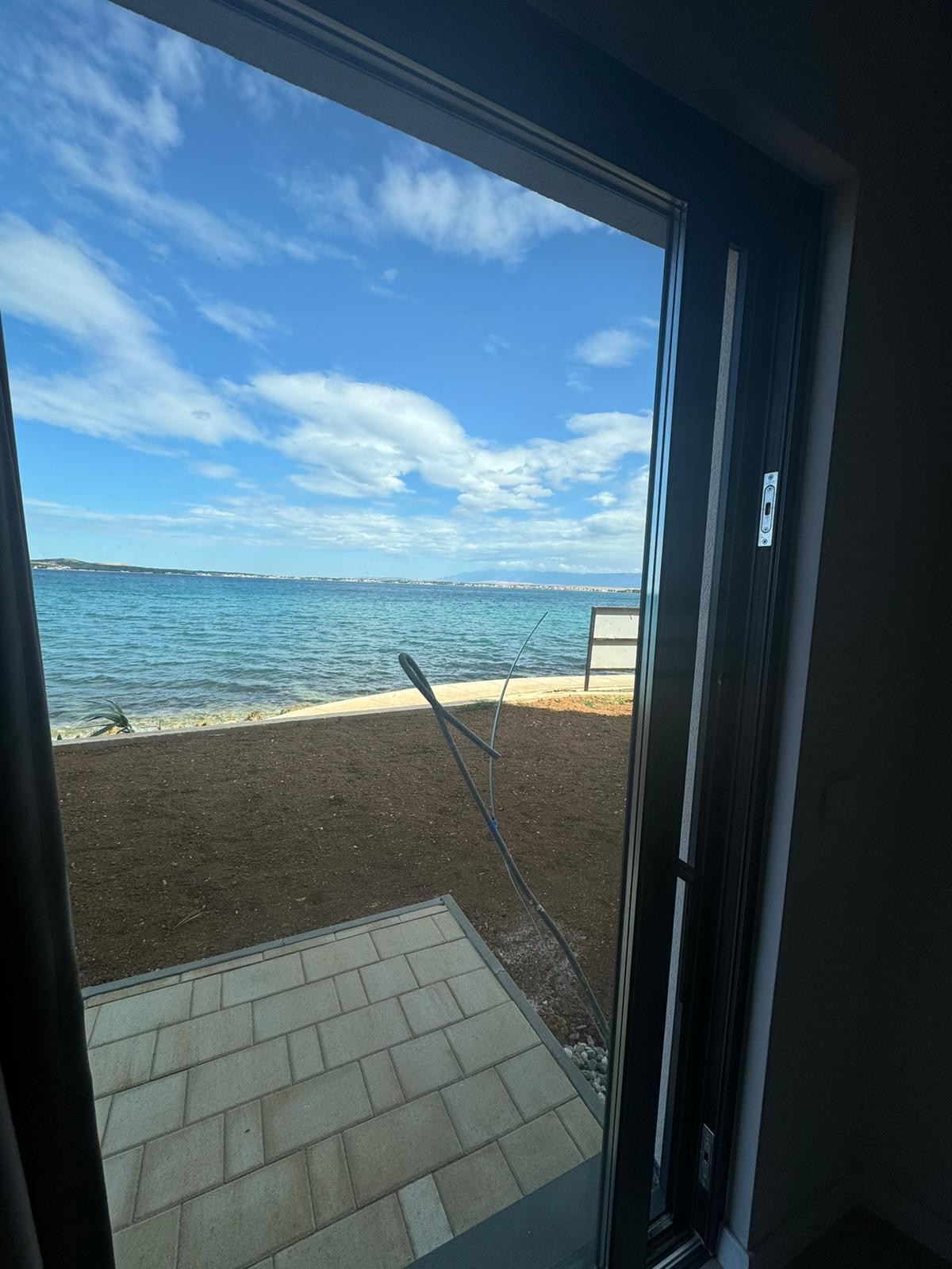 Chorvátsko - Na predaj novostavba apartmánu v prvej rade od mora