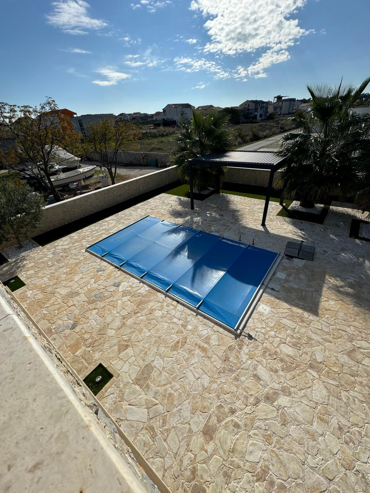 Chorvátsko! Len u Nás v ponuke KAMENNÝ DOM S BAZÉNOM LEN 300M OD MORA – PRIVLAKA