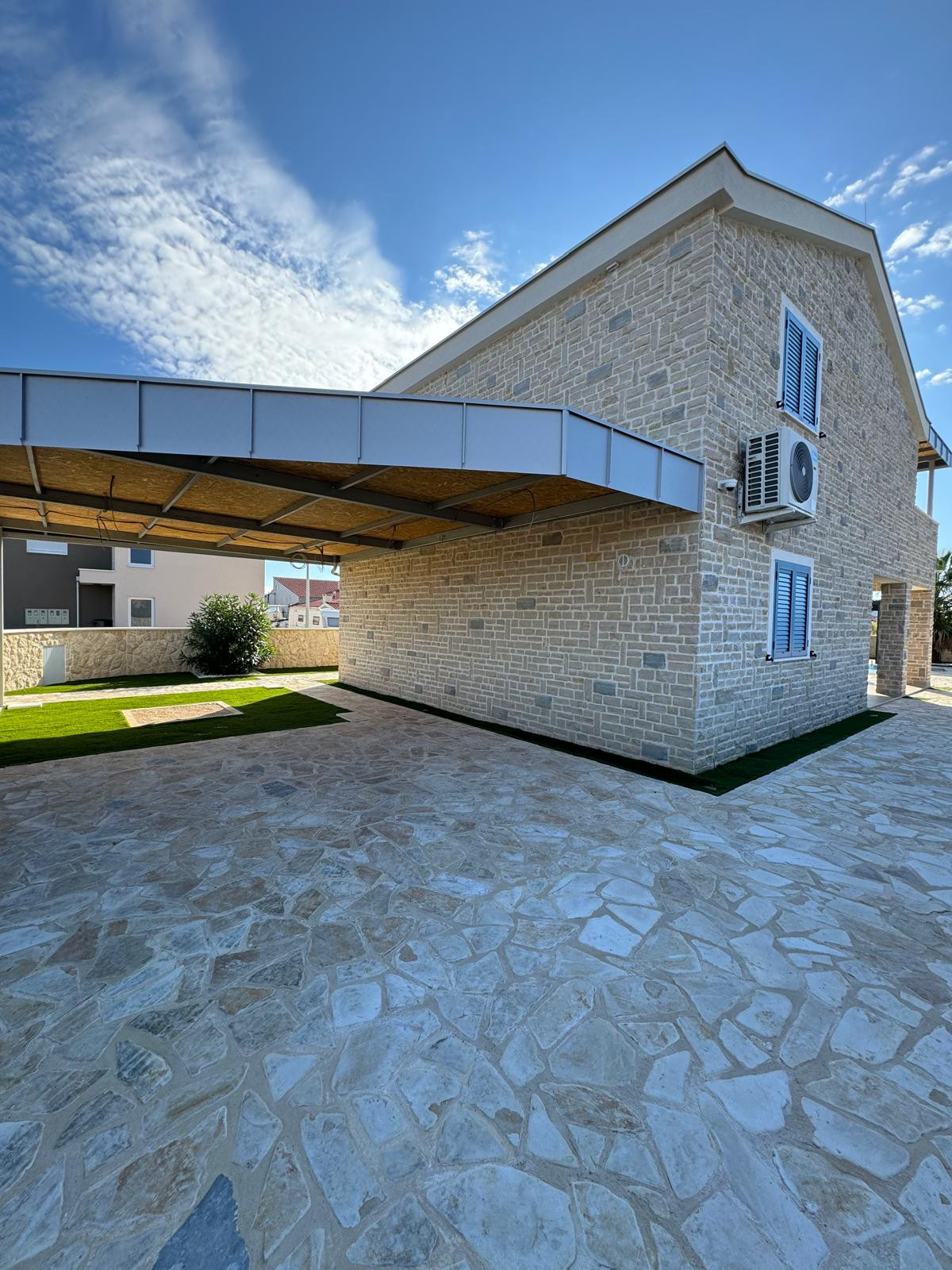 Chorvátsko! Len u Nás v ponuke KAMENNÝ DOM S BAZÉNOM LEN 300M OD MORA – PRIVLAKA