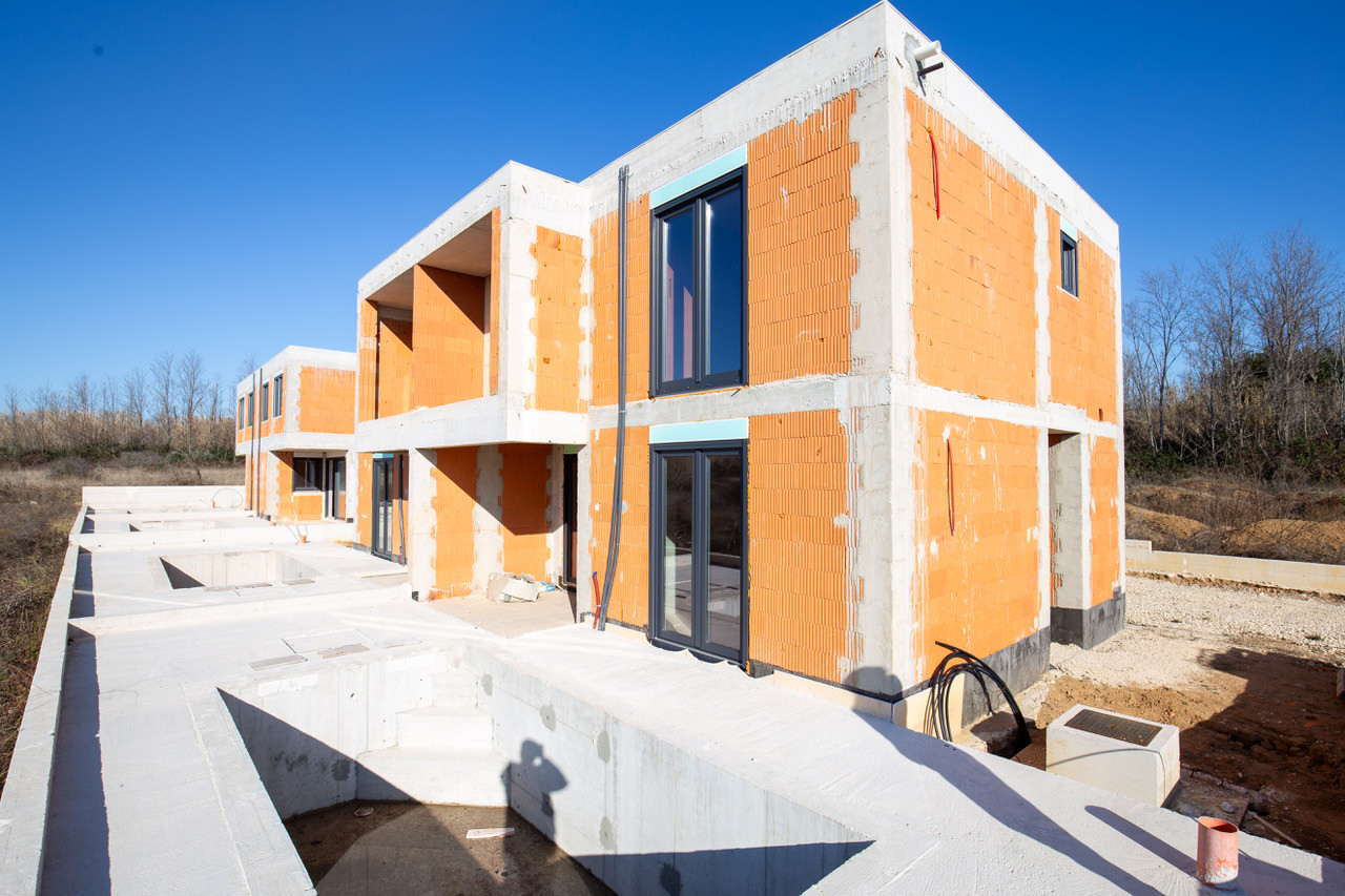 Chorvátsko, Privlaka -Len u nás v ponuke na predaj dom s bazénom-novostavba,200 m od mora