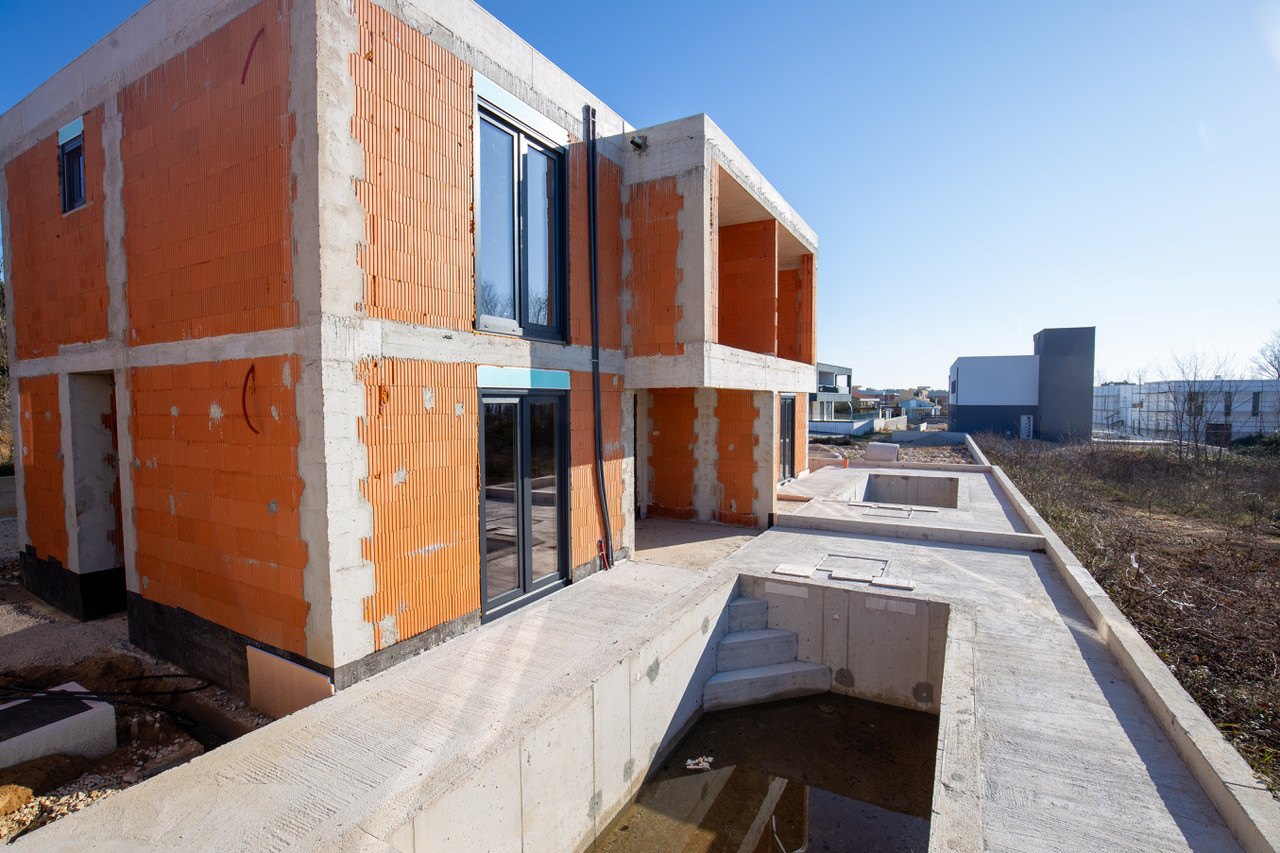 Chorvátsko, Privlaka -Len u nás v ponuke na predaj dom s bazénom-novostavba,200 m od mora