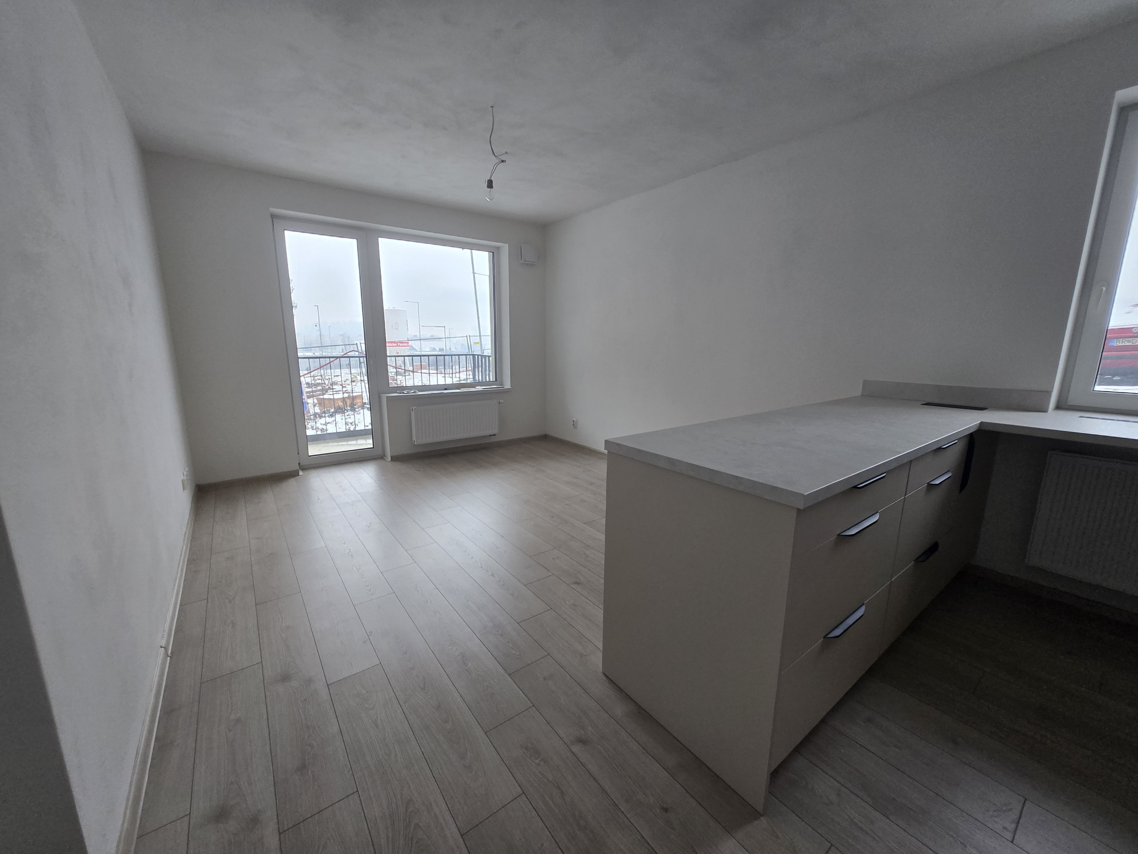 SLNEČNÝ 3-IZBOVÝ BYT V NOVOSTAVBE S PRÉMIOVOU KUCHYŇOU A PARKOVANÍM