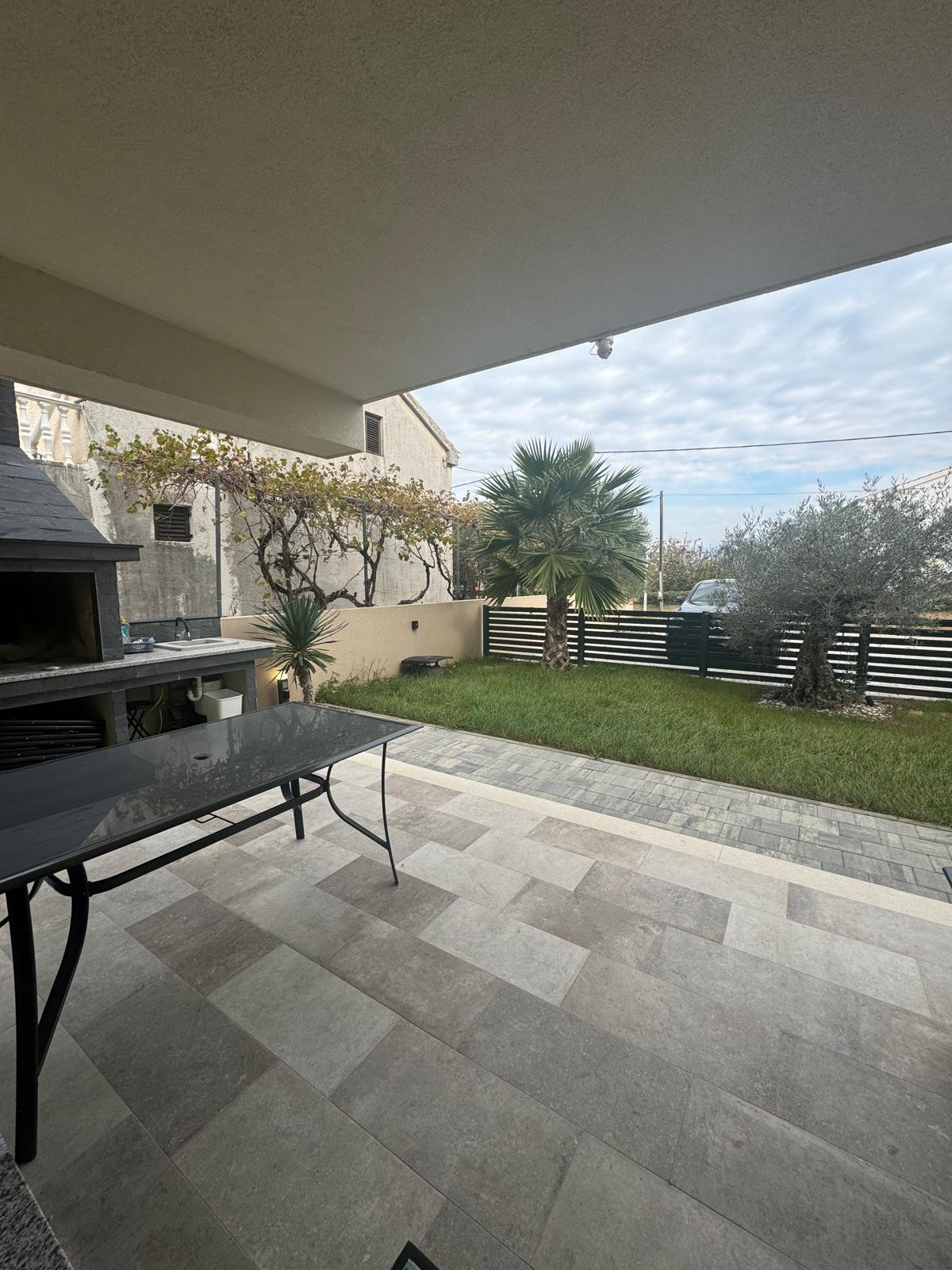 Chorvátsko - Apartmán 3x spálňa so záhradou a zariadením. V ponuke len u Nás