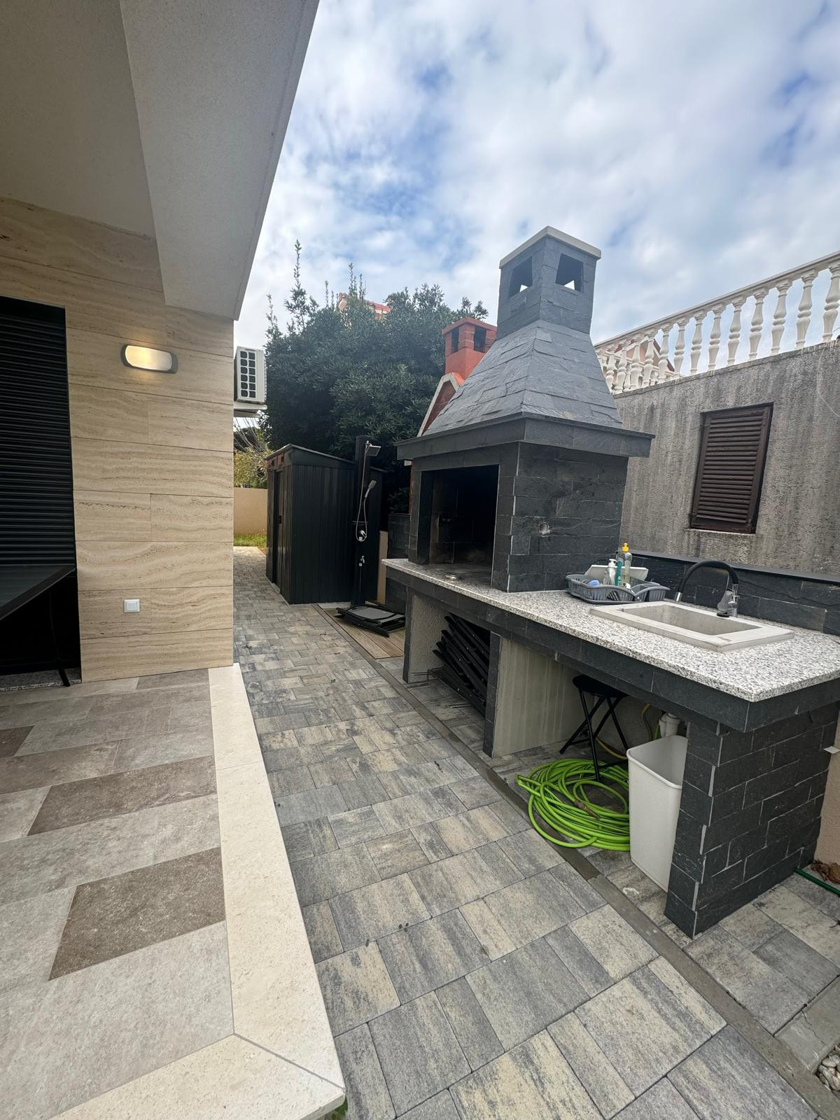 Chorvátsko - Apartmán 3x spálňa so záhradou a zariadením. V ponuke len u Nás