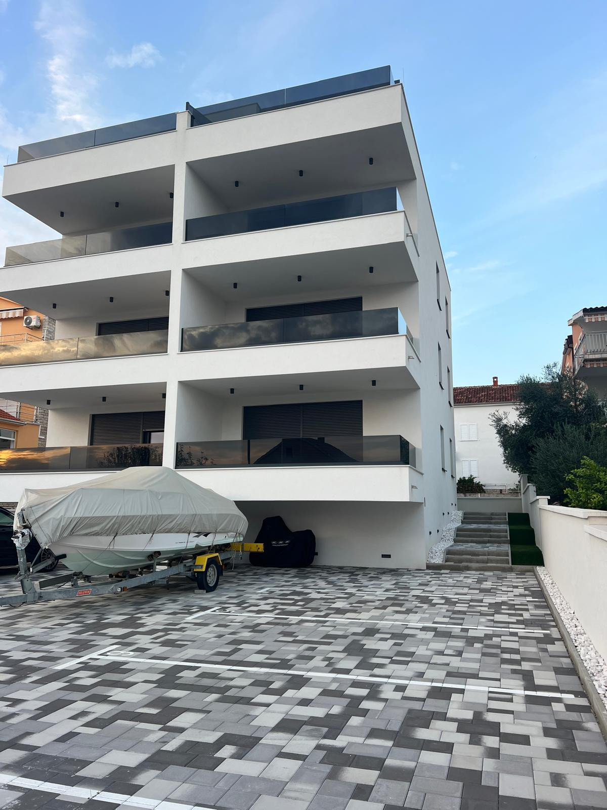 Chorvátsko - Novostavba apartmánu 100m od mora - Sveti Filip Jakov v ponuke len u Nás