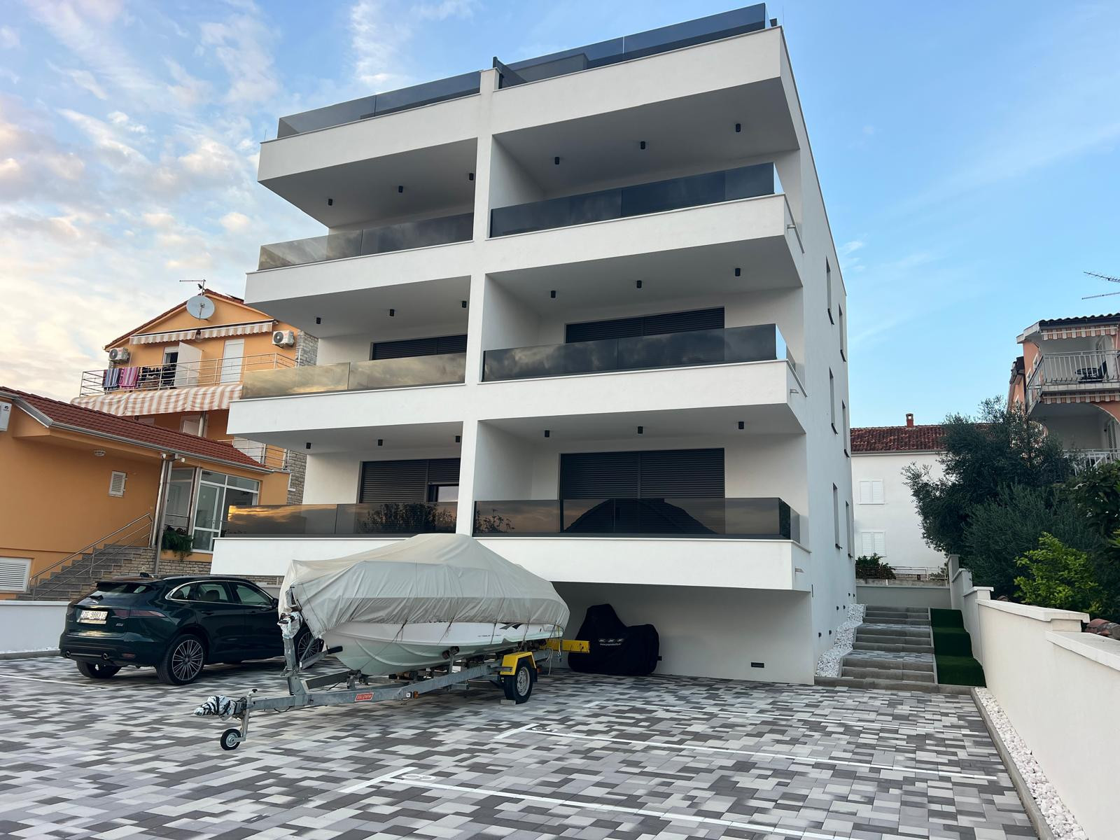 Chorvátsko - Novostavba apartmánu 100m od mora - Sveti Filip Jakov v ponuke len u Nás