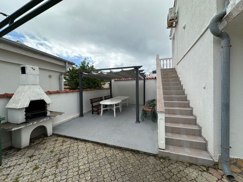 Chorvátsko, ostrov Vir -  Na predaj komplentne zariadený apartmán, len 30 m od mora!