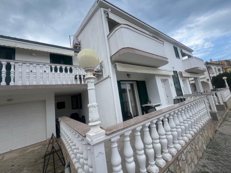 Chorvátsko, ostrov Vir -  Na predaj komplentne zariadený apartmán, len 30 m od mora!