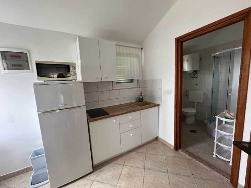 Chorvátsko, ostrov Vir -  Na predaj komplentne zariadený apartmán, len 30 m od mora!