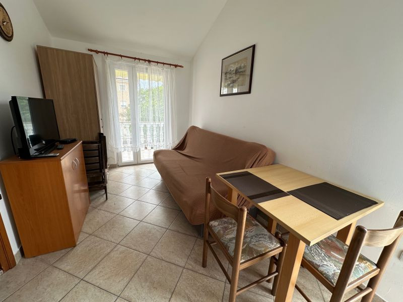 Chorvátsko, ostrov Vir -  Na predaj komplentne zariadený apartmán, len 30 m od mora!